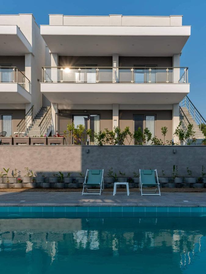 Heraclea Luxury Suites Nea Iraklia Exterior foto