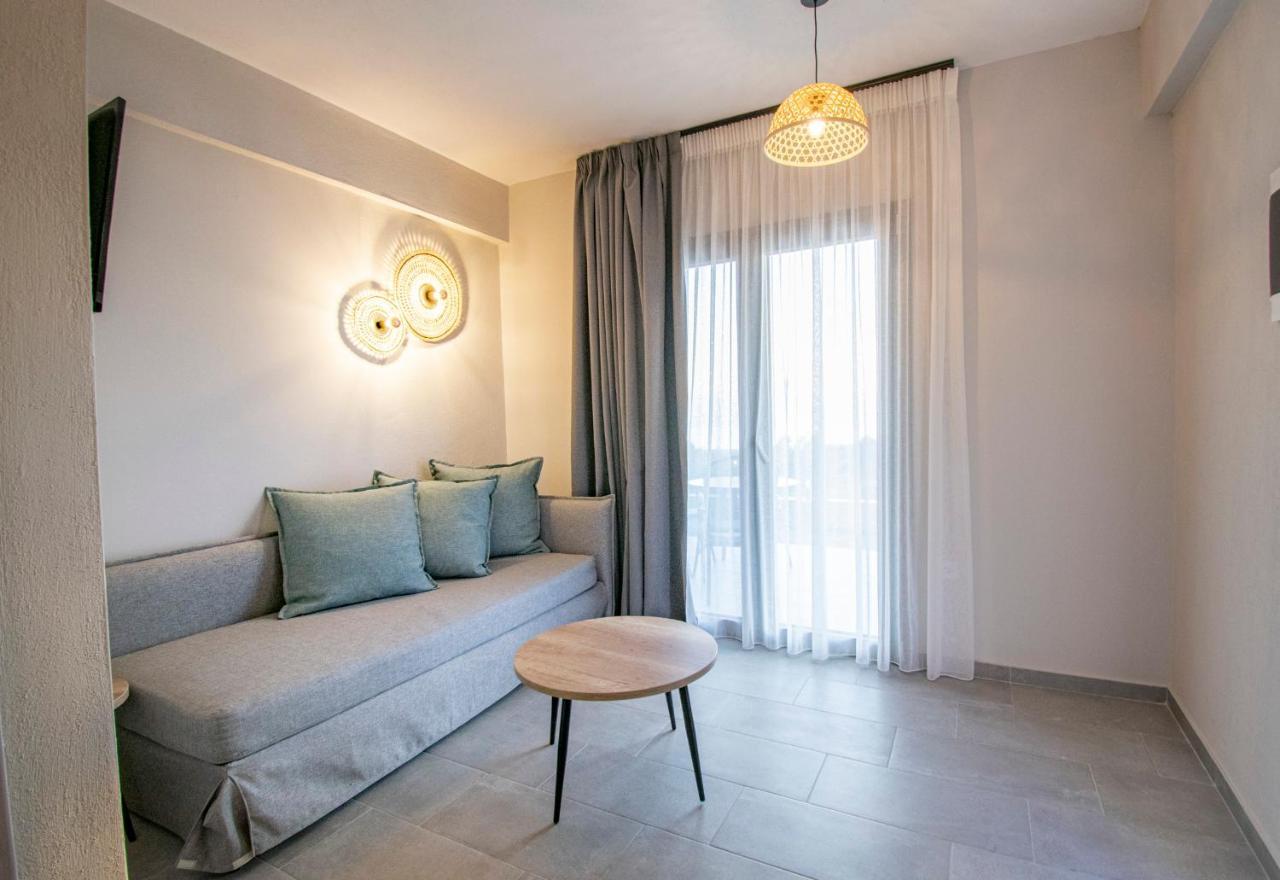 Heraclea Luxury Suites Nea Iraklia Exterior foto