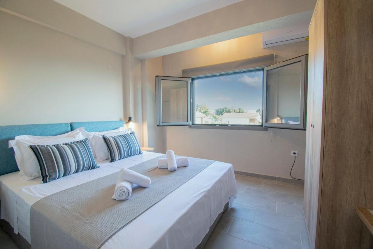 Heraclea Luxury Suites Nea Iraklia Exterior foto